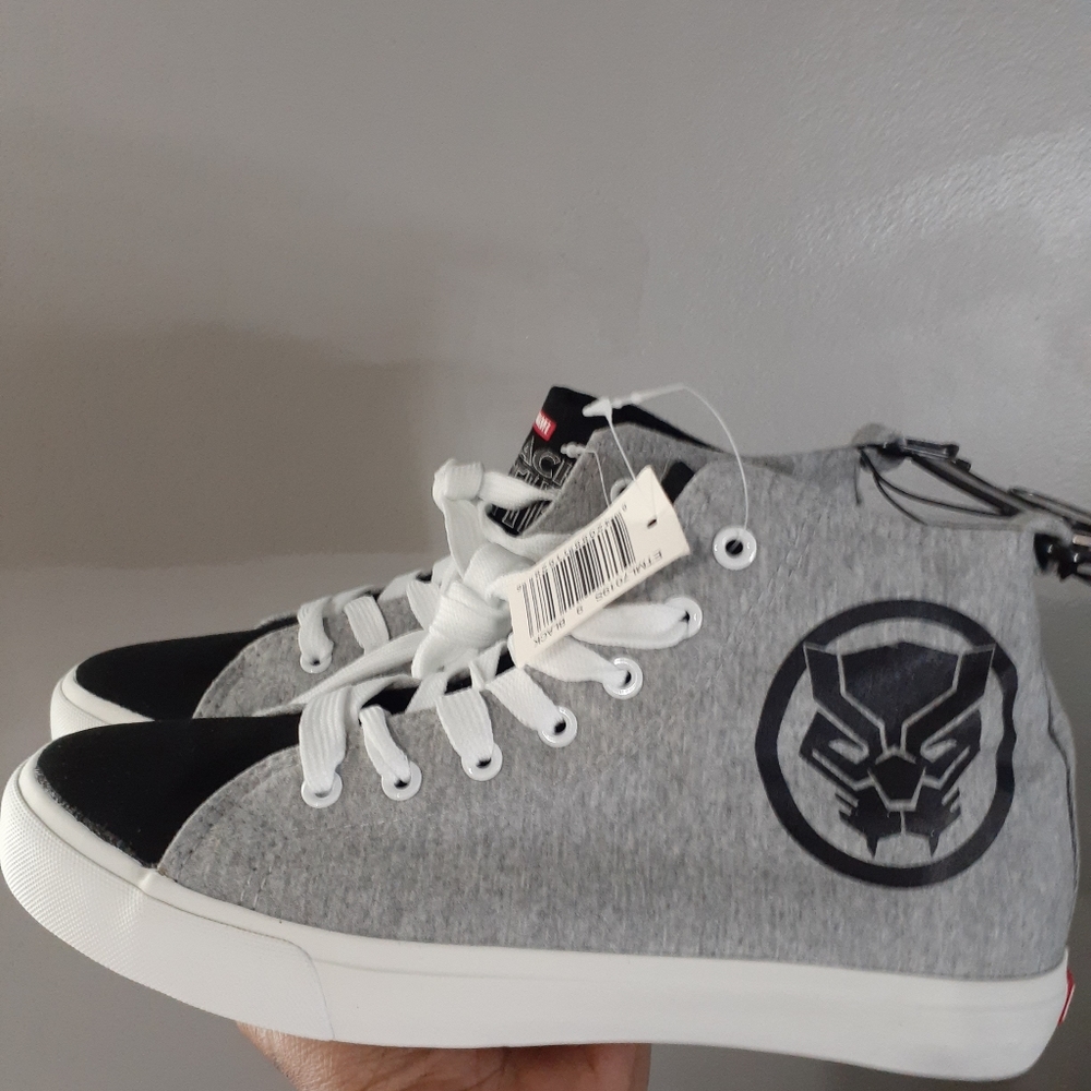 Mens size 9 and 10 Marvel Black panther sneakers